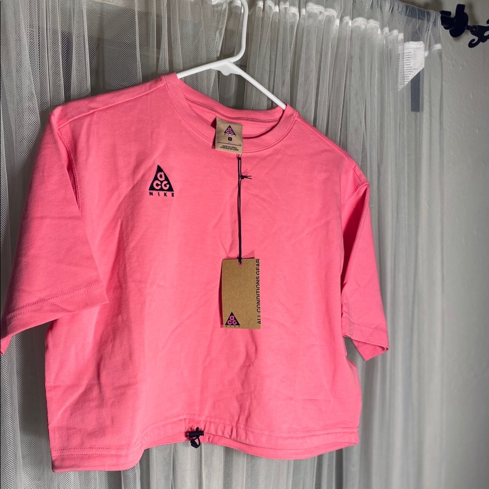 Nike ACG women’s short sleeve (pink /size small)